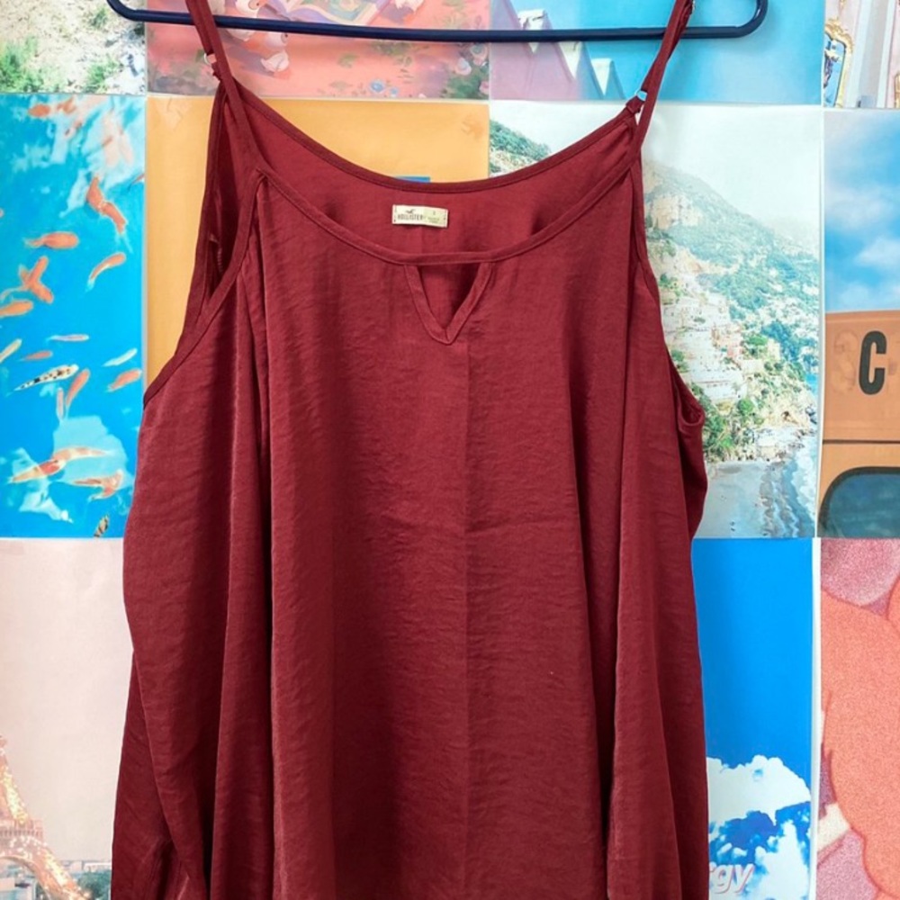 maroon/red hollister sweater